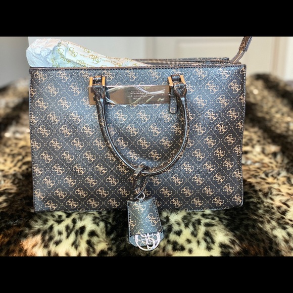 ✨NEW! Guess Signature Handbag!✨ - Picture 4 of 7